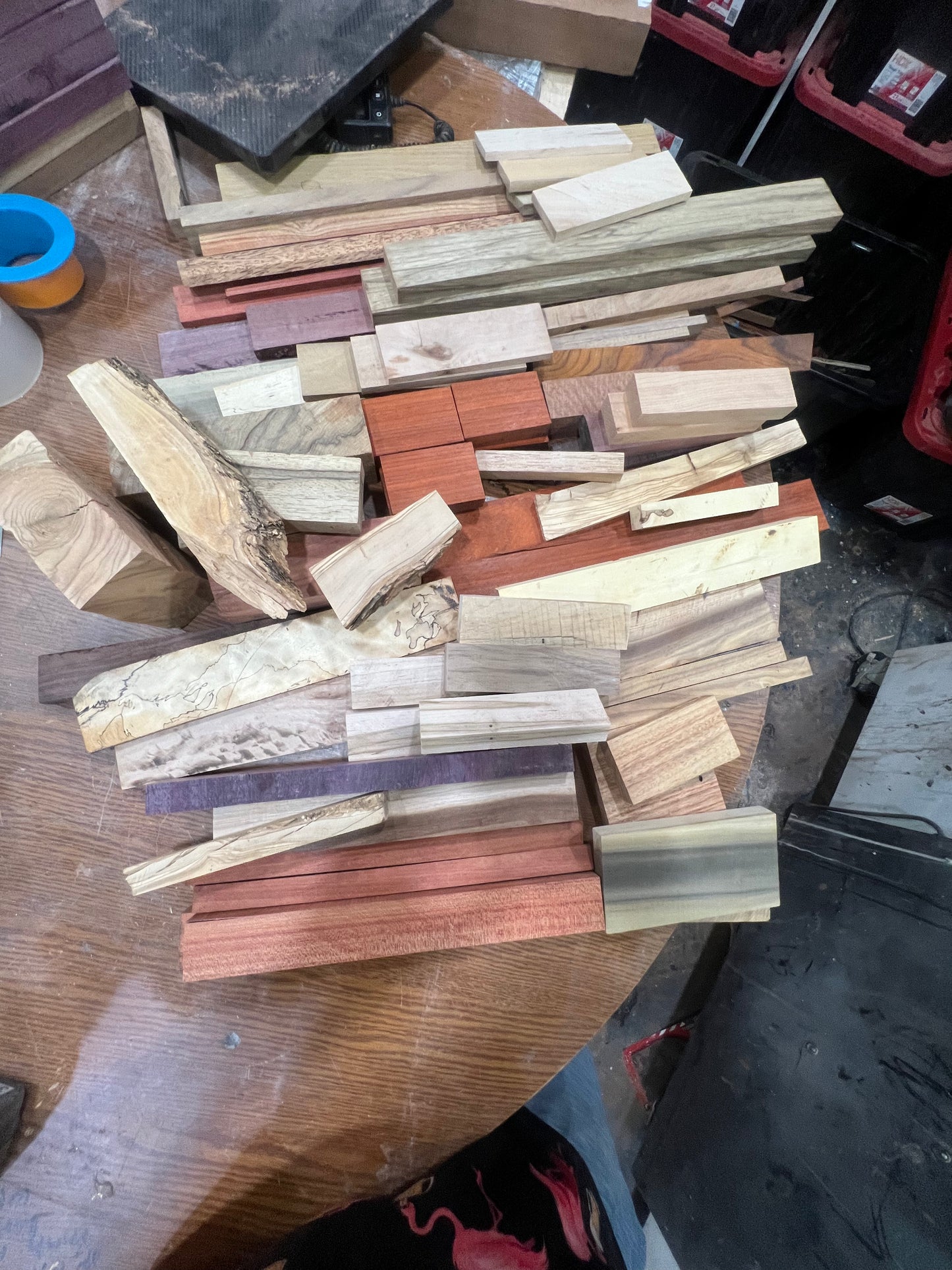 20 pound box of exotic/domestic cut offs.