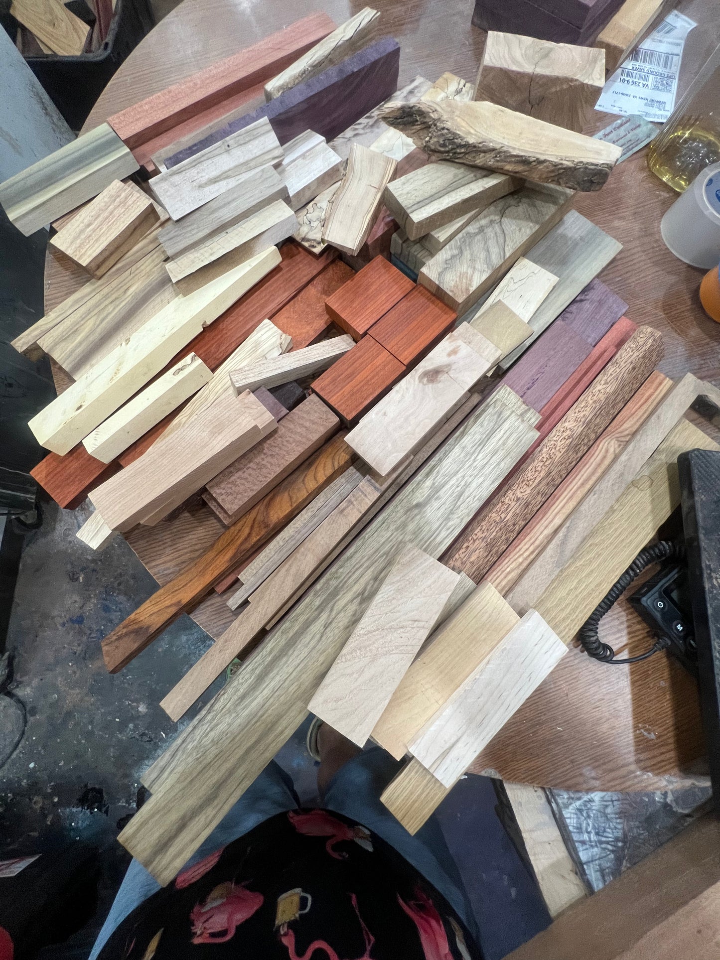 20 pound box of exotic/domestic cut offs.