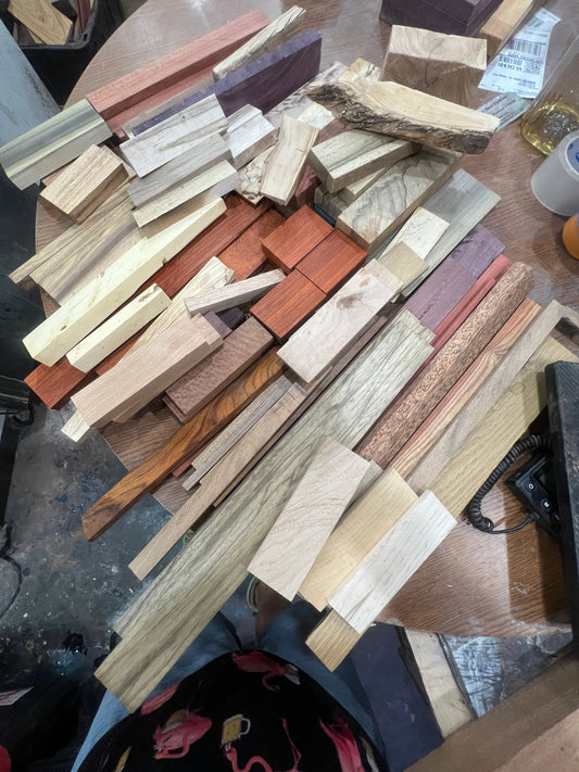 25 pound box of exotic/domestic cut offs.